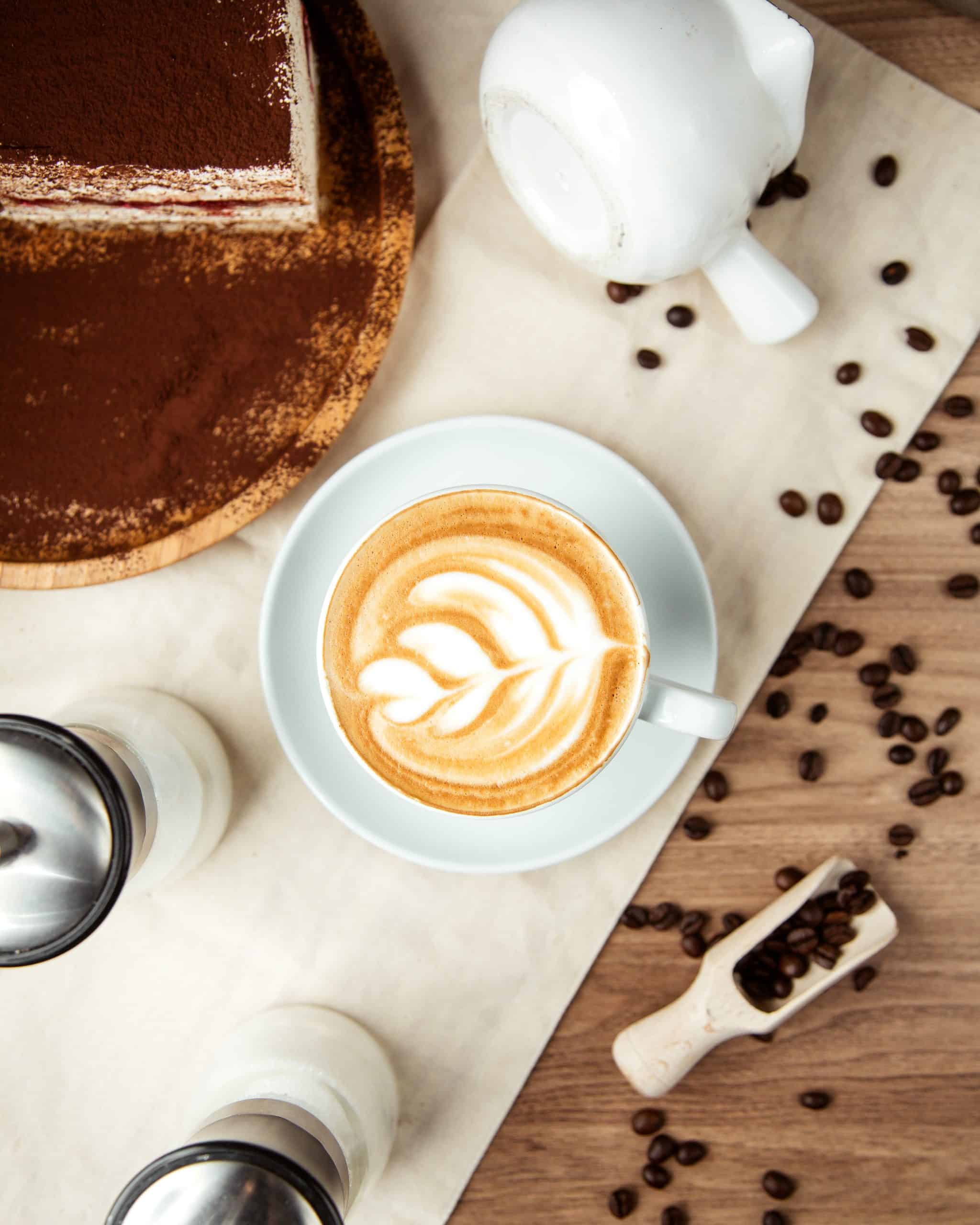 Jubile Events 37 coffe latte tiramisu coffee beans top view scaled 1