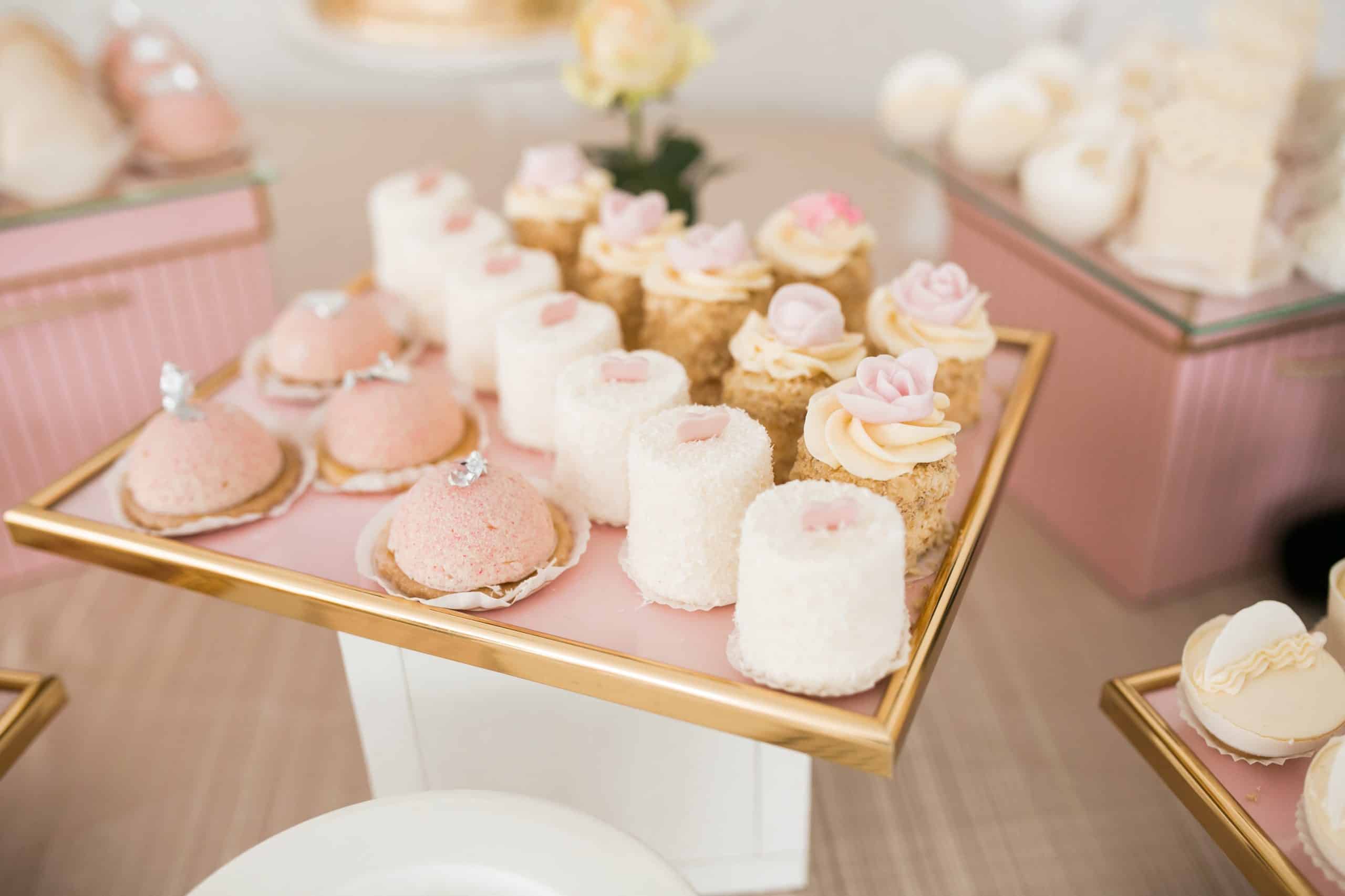 Jubile Events 47 wedding table desserts scaled 1