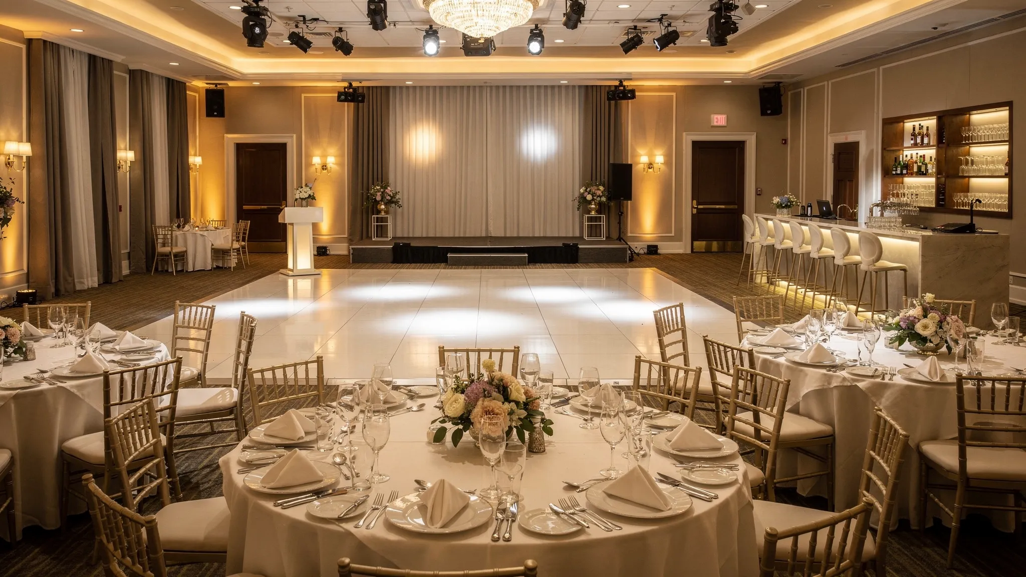 Restaurant ballroom: cum alegi spațiul perfect pentru eveniment 1 Restaurant ballroom: cum alegi spațiul perfect pentru eveniment - Main Image